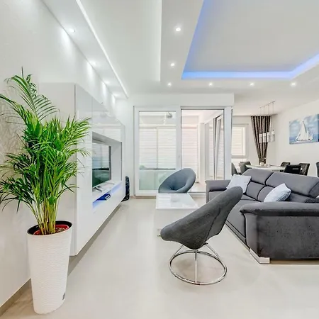 Guest house With Wifi 17604 Split